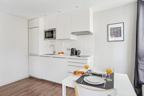 The kitchen and dining area