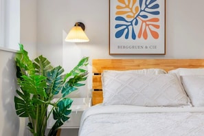 Second warm bedroom with queen size bed