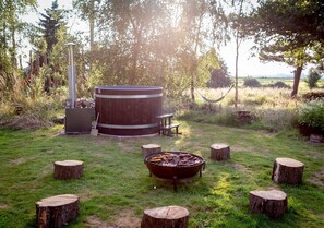 Private firepit/BBQ and hot tub