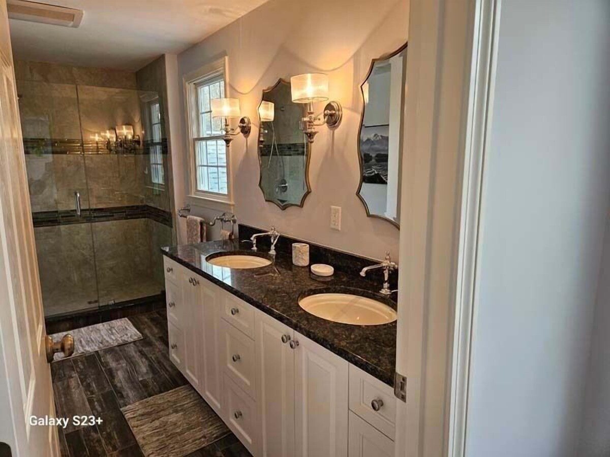 New for 2024 summer season. Lovely renovated Cape Cod home. RPMS142