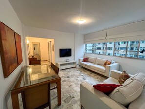 Living Room,Dining area,View(from property / room),Street view