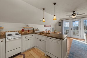 Cute kitchen with a view!