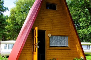 Stugans exteriör [sommar]