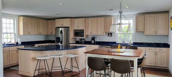 Spacious kitchen with 2 dishwashers, 2 sinks and double wall oven