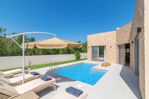 Villa Alcova image
