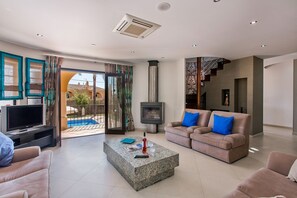 Villa Karlia image
