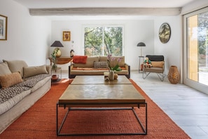 Villa Les Pins Ensoleilles image