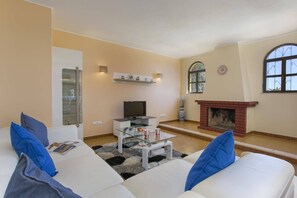 Villa Lurdes image