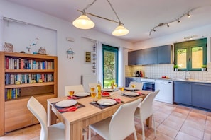 Villa Nefeli Green image