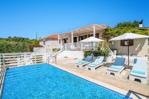 Villa Observer image