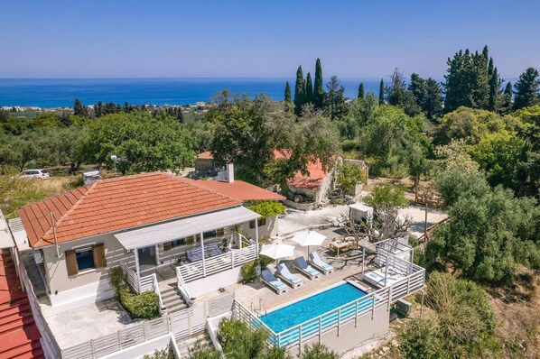 Villa Observer image