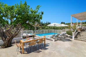 Villa Observer image