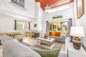 Villa Miralago image