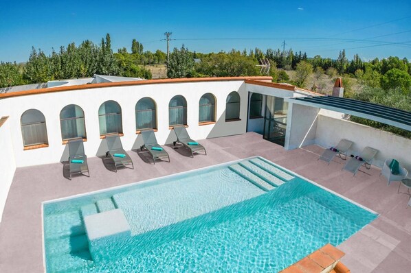 Villa Saffron image