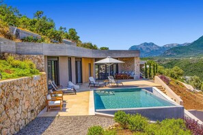 Villa Lavender Bloom image