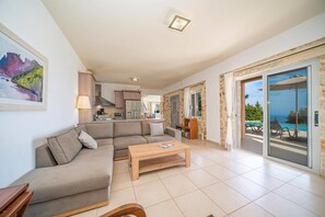 Villa Estiasi image
