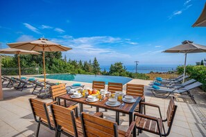 Villa Estiasi image