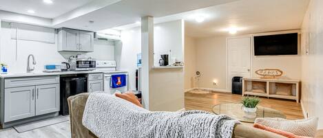 Elmont Vacation Rental | 1BR | 2BA | 1 Step Required | 1,184 Sq Ft