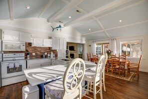 Kitchen | Dining Area