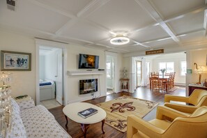 Living Room | Fireplace | Central Air Conditioning & Heating