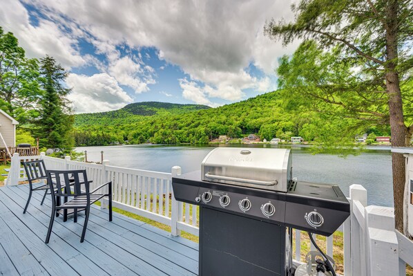 Stark Vacation Rental | 3BR | 2BA | 4 Steps to Enter | 2,000 Sq Ft