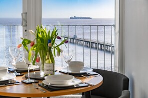 19 Undercliffe, Felixstowe: Experience dining with spectacular views