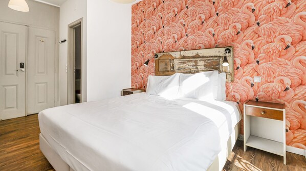 Unwind is this bedroom adorned with a vibrant wallpaper and repurposed classical furniture.
#decor #comfort #portugal #pt #lisbon