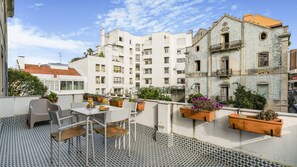 Sip your morning coffee or unwind in the evening on our spacious balcony with a nice city view.
#balcony #cityview #portugal #pt #lisbon
