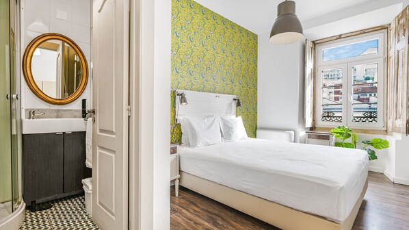 Simply furnished and with a light decoration, this room is prepared to give you a serene night.
#decor #light #lisbon #pt #portugal