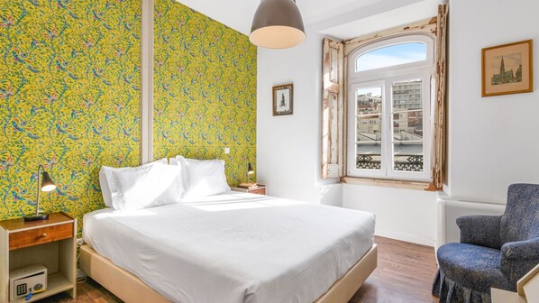 The bedroom has a comfortable bed, with quality linens! Perfect for restful nights #comfort #rest #portugal #pt #lisbon