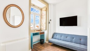 A cozy and light decoration with your comfort in mind. #comfort #airbnb #pt
