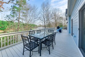 Back Deck | Gas Grill | Dining Space