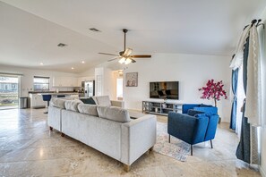 Living Room | Smart TV