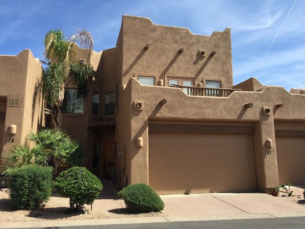 Front of townhome 