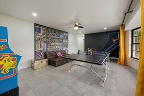 Arcade game room & ping-pong