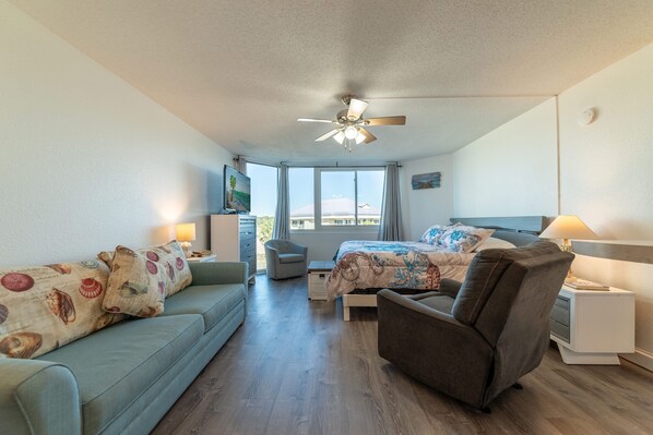 Tip-Sea Turtle in beautiful Panama City Beach, Florida is your cozy home away from home right on the beach!
