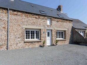 Building, Window, Sky, House, Door, Facade, Road Surface, Cottage, Roof