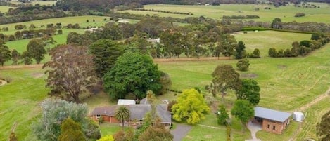 Peaceful country-scenery with views in all directions