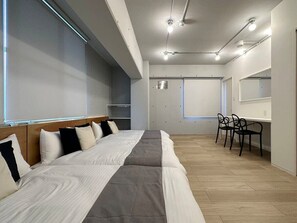 Bedroom w/ 3 double bed
