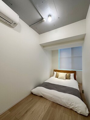Bedroom 1 w/ 1 double bed