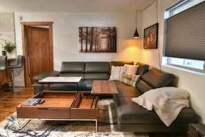 Lift top coffee table