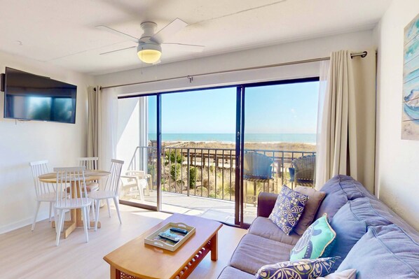 Bright and comfortable living and dining area