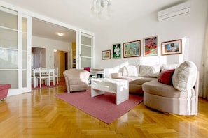 Living room connected to dining area by big sliding doors