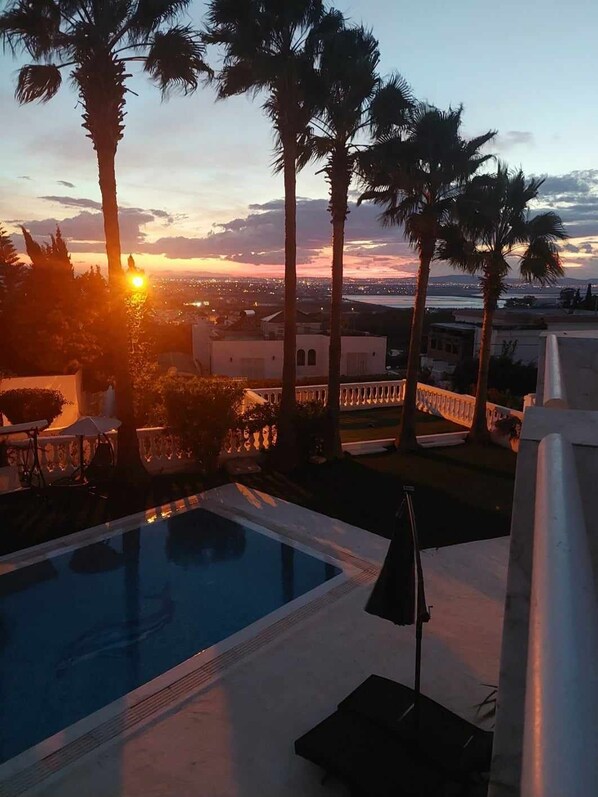 Vue du balcon suite N2 sur tout Tunis jusque le port de Rades.