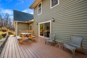 There is a picnic table and plenty of outdoor seating to enjoy an outdoor meal or to play games.