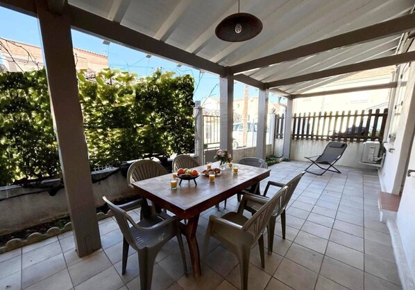 Outdoor dining