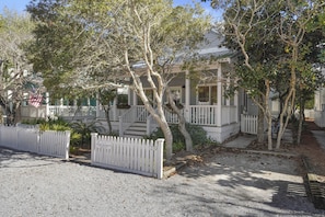 PRIVATE DRIVEWAY FOR ONE CAR