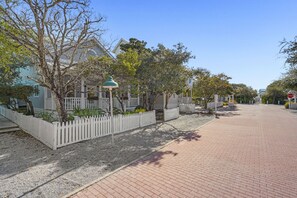 JUST 112 FEET TO BEACH ACCESS & 2 MIN WALK TO SEASIDE AMPHITHEAT