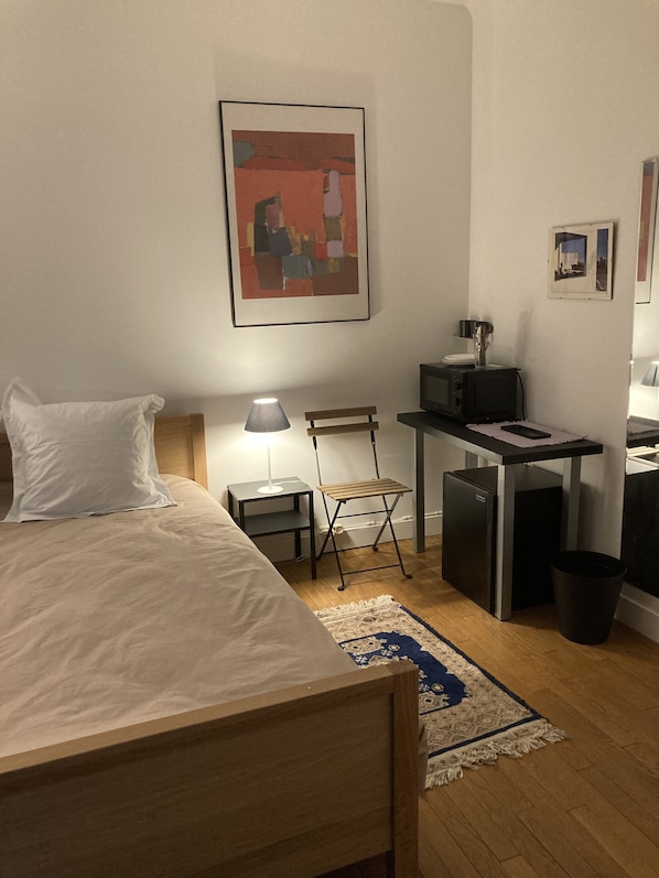 Chambre avec frigo, four à micro-ondes …