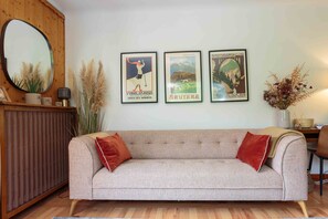 2 sofas for plenty of comfortable seating